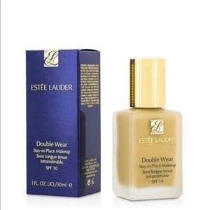 Estée Lauder stay in place foundation